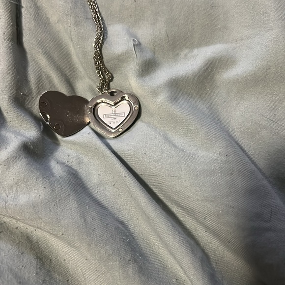 Necklass - Picture 2 of 2